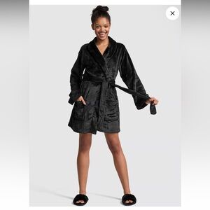 🐸Victoria's Secret PINK Black Cozy Robe
